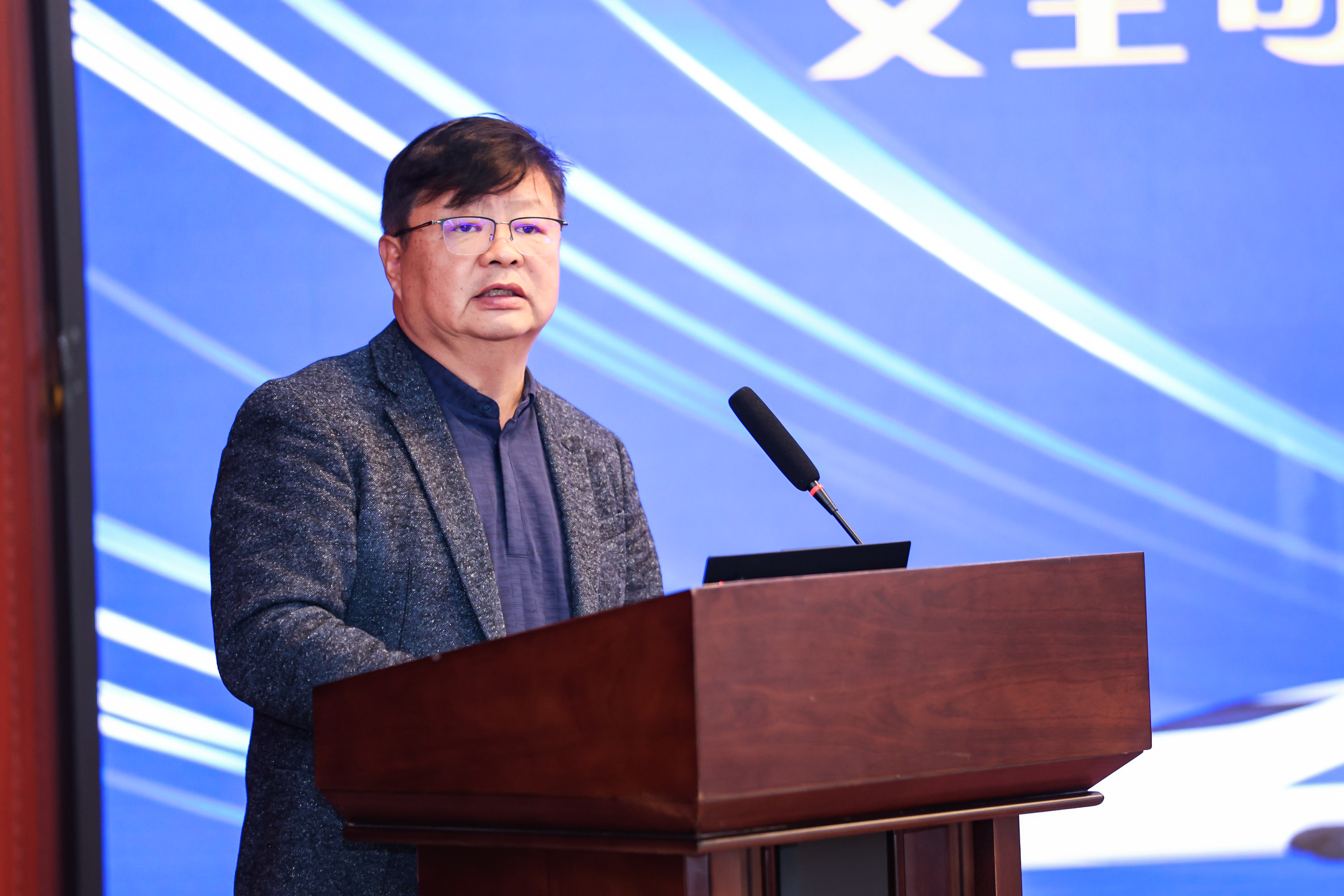 1726852264340922370.jpg 1726852264340922370.jpg